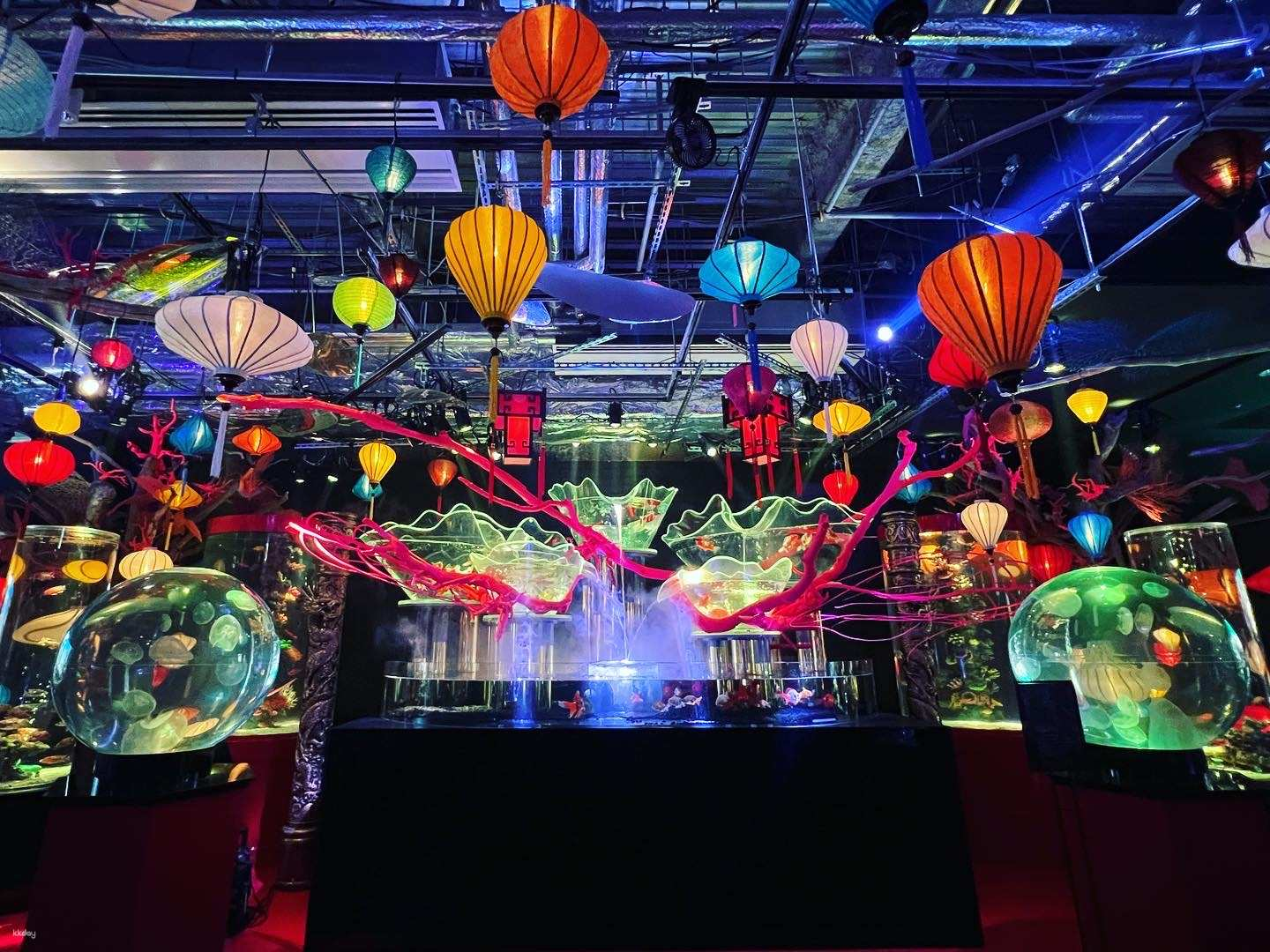 Experience a unique blend of Japanese culture and marine life at UWS AQUARIUM GA☆KYO where stunning displays and artistic goldfish await you in a magical setting.