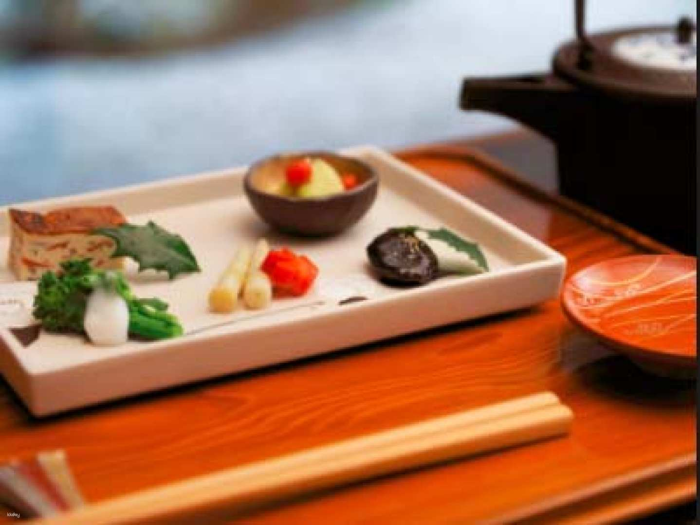 Savor the artistry of Shojin cuisine at this Michelin 2-star restaurant in Tokyo. Perfectly paired with a visit to Tokyo Tower enjoy a meal that celebrates Japanese culinary traditions.