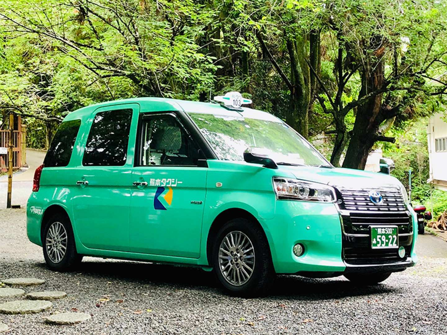 [Departing and returning from Kumamoto City] Enjoy Kumamoto's popular spots with a sightseeing taxi tour (Kumamoto Castle, Suizenji Temple, Aso Nakadake Crater, Aso Shrine) - Photo 1 of 7