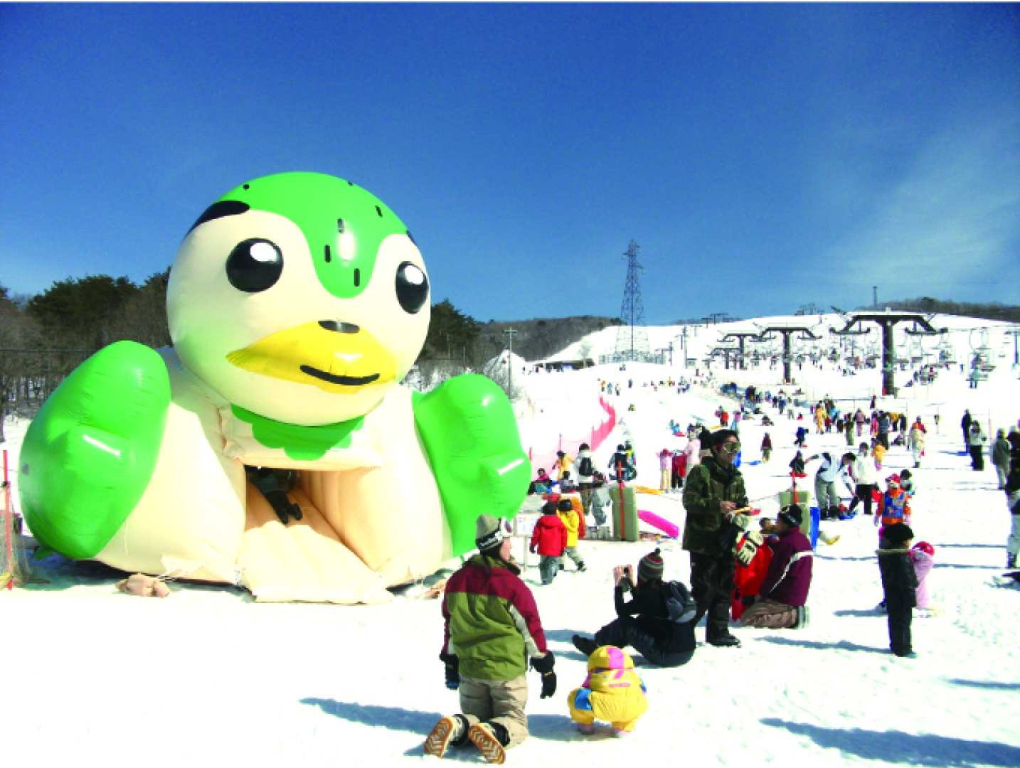 [Departing from Nagoya Station] One-day bus tour "Snowboarding, skiing and snow play at Hirugano Kogen Ski Resort" - Photo 1 of 5