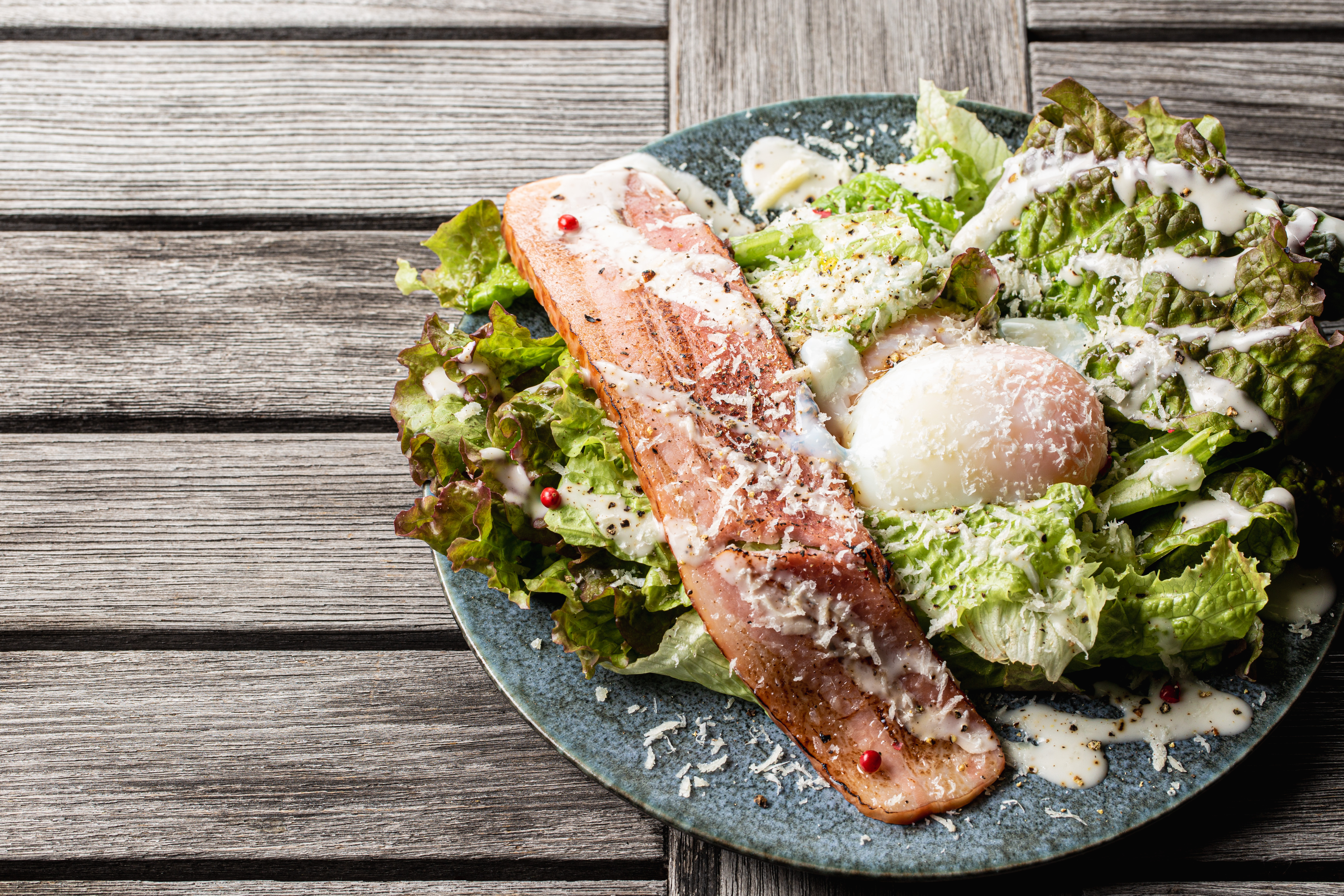 Savor exquisite meals in a serene riverside setting where delicious dishes meet a relaxing café experience. Ideal for gatherings with loved ones and furry friends. Delight in special events on the water.