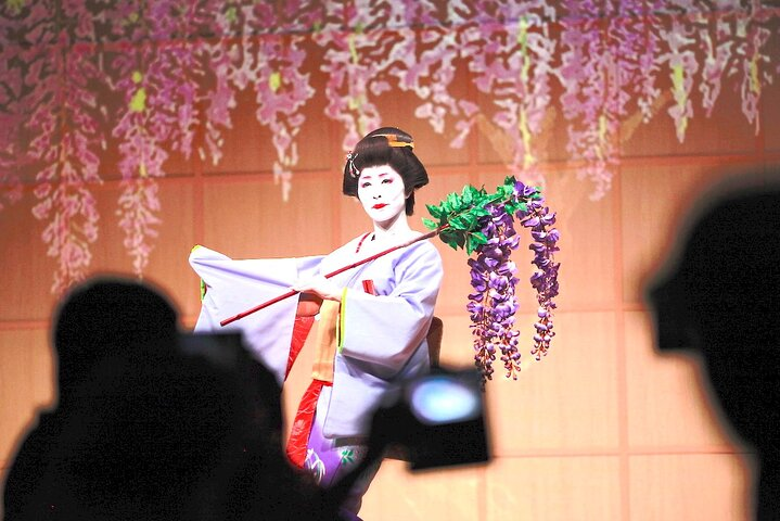 Japanese traditional dance show
