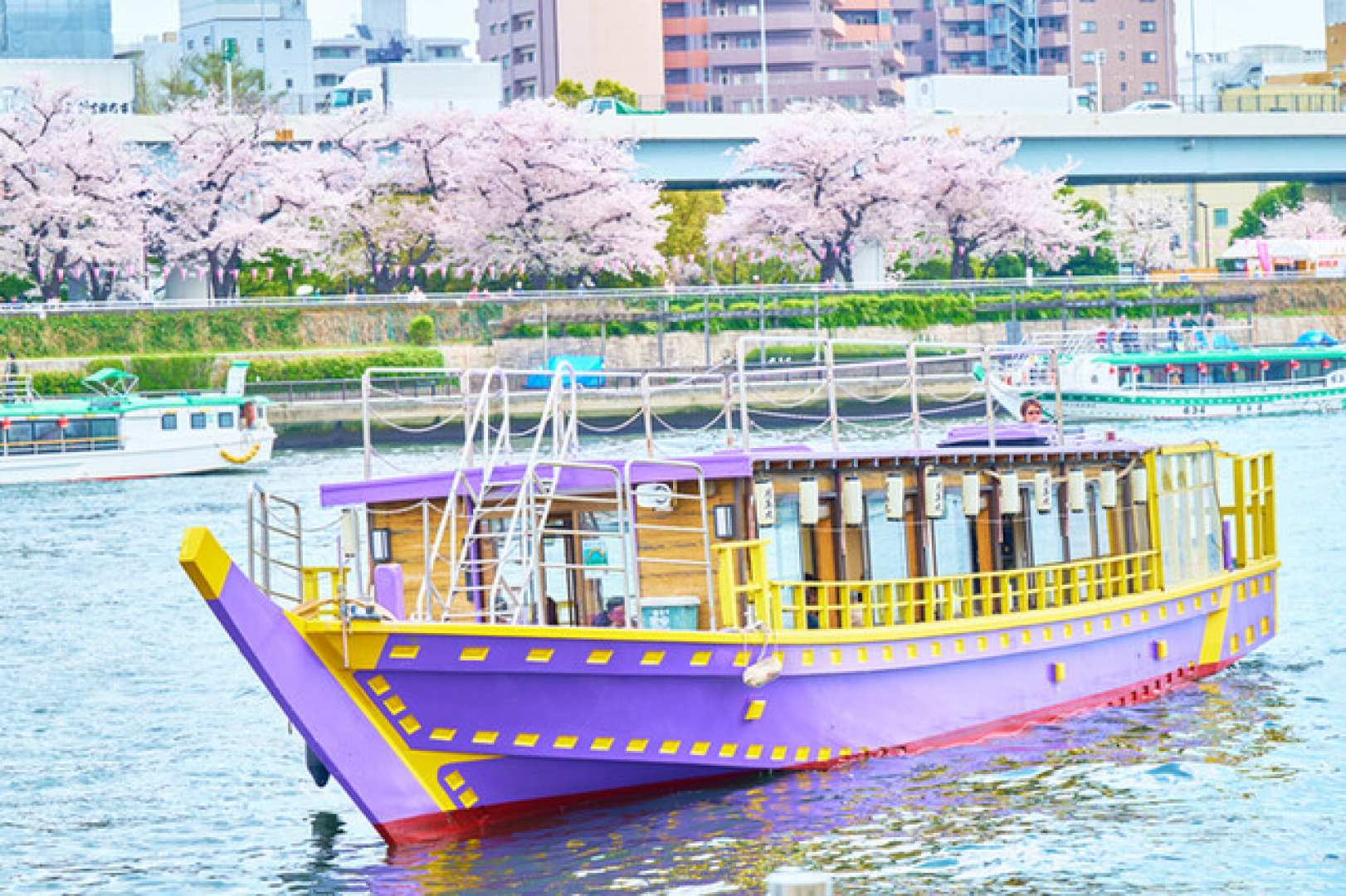 Set sail on a unique houseboat experience savoring all-you-can-eat Monjayaki while surrounded by the stunning cherry blossoms and dazzling Tokyo skyline—an unforgettable culinary adventure awaits.