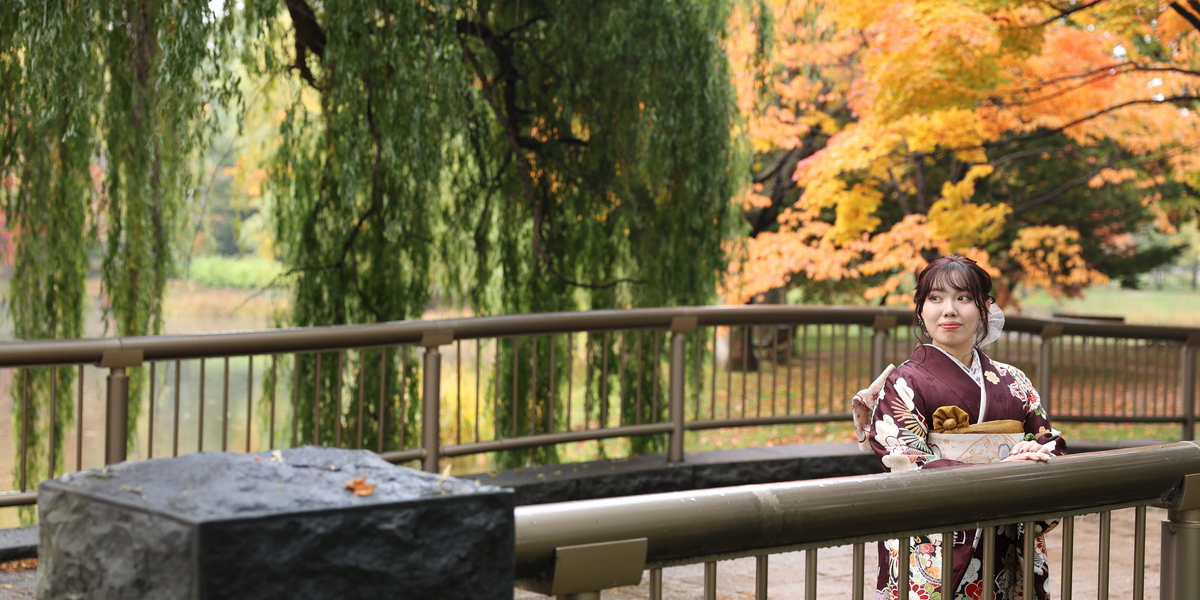 Experience the charm of Hokkaido with a traditional Japanese kimono photoshoot set against the serene backdrop of Nakajima Park’s stunning seasonal scenery. Perfect for creating lasting memories.