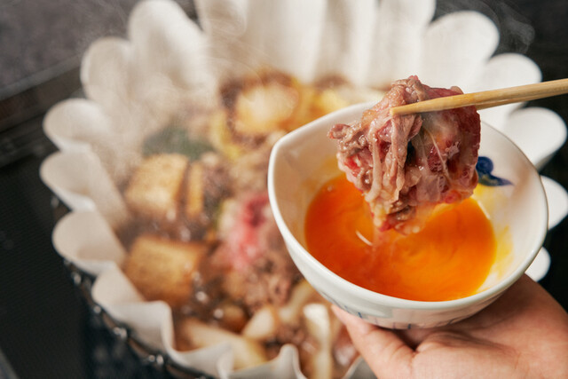 Enjoy Traditional Japanese Sukiyaki and Shabu-shabu Cuisine in Shinjuku【Rokkasen Nishiguchi Main Branch】 - Photo 1 of 7