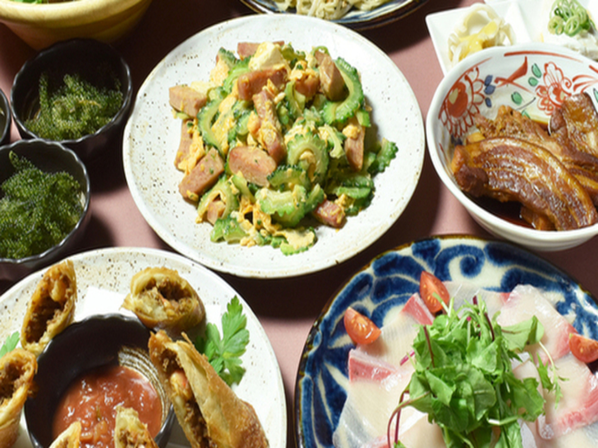 Enjoy Typical Okinawan Dishes: Special Islander Course【Okinawa Cuisine Kingyo Sannomiya Main Store】 - Photo 1 of 9