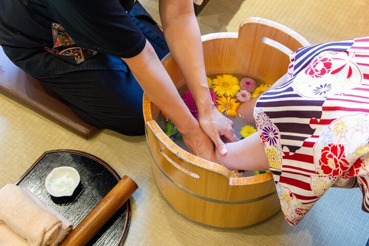 Kyoto Arashiyama Relaxation Massage 30-minute course Choose from 4 different footbath cafes and a 30-minute foot massage course - Photo 1 of 7
