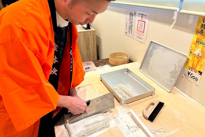 Watch the handmade soba craftsmen making it in private!After that, enjoy the freshly made soba! - Photo 1 of 13