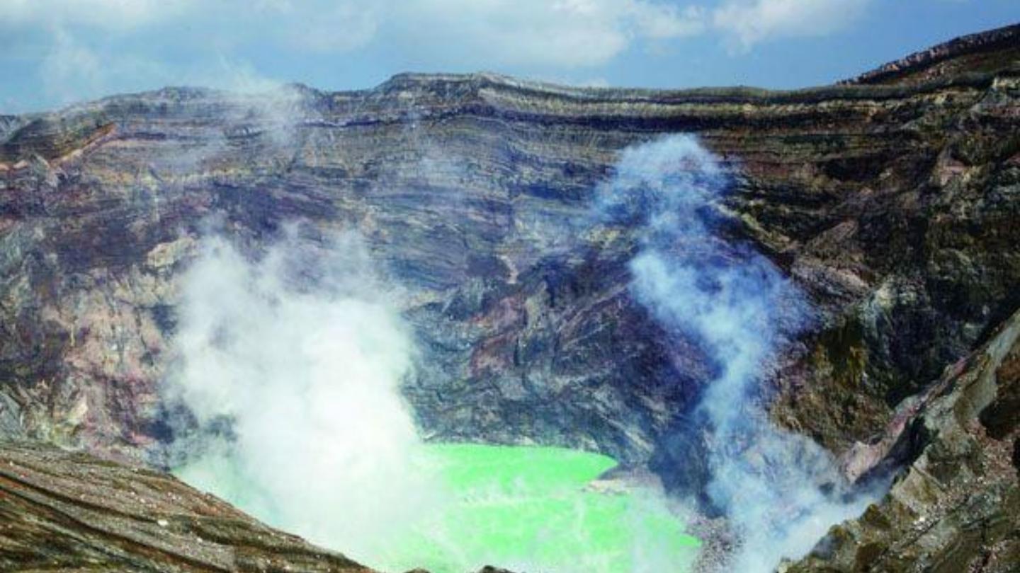 From Fukuoka: Mount Aso Volcano, Kumamoto Castle and Grasslands Tour - Photo 1 of 10