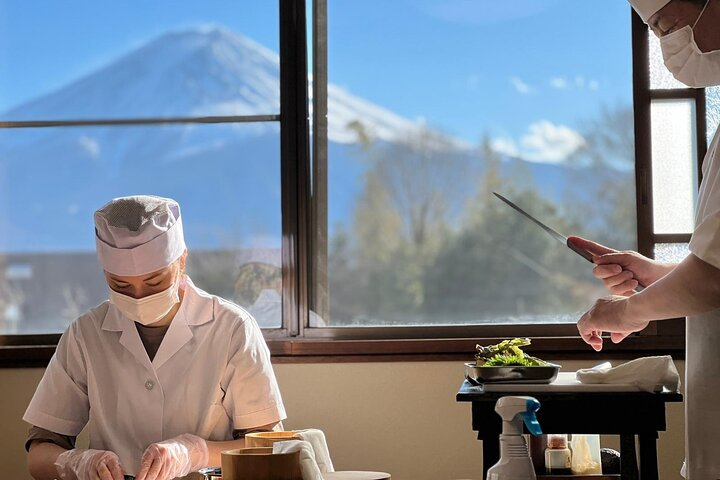 Fujisan Sushi Making Lesson - Photo 1 of 3