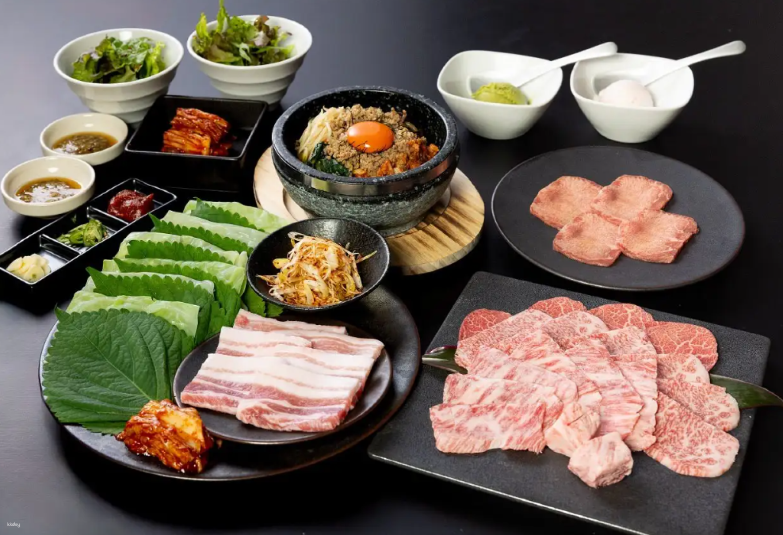 Savor a delightful meal featuring premium yakiniku cuts expertly prepared in a tranquil setting perfect for celebrating special moments with friends and family in Fukuoka.