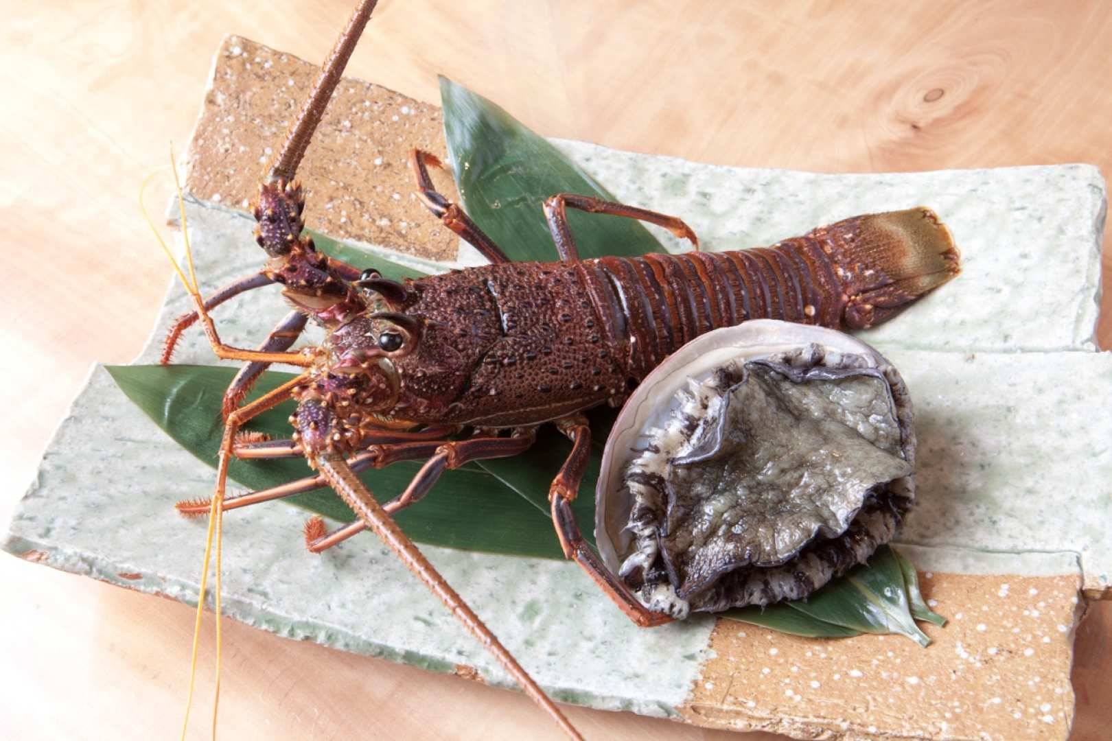 Savor the exquisite flavors of A-5 Wagyu and “Phantom Pig” in a serene setting complemented by local seafood specialties. An unforgettable culinary journey awaits just steps from Ginza Subway.