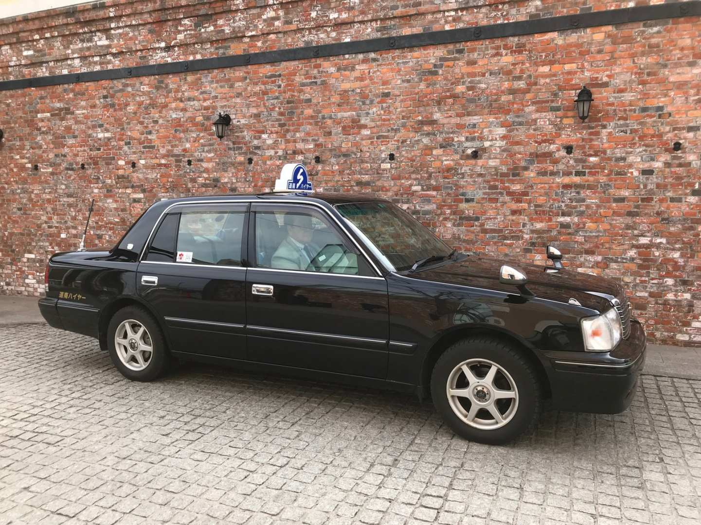 Experience seamless travel from Hakodate Airport to your hotel enjoying a fixed-rate car transfer with no waiting in line ensuring comfort and convenience throughout your journey.