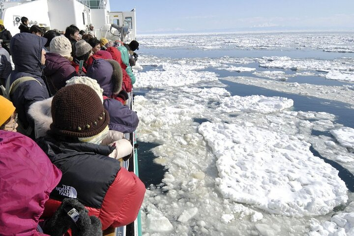 Hokkaido's Winter Awe-inspiring Drift Ice & Sounkyo Ice Sculpture! - Photo 1 of 13