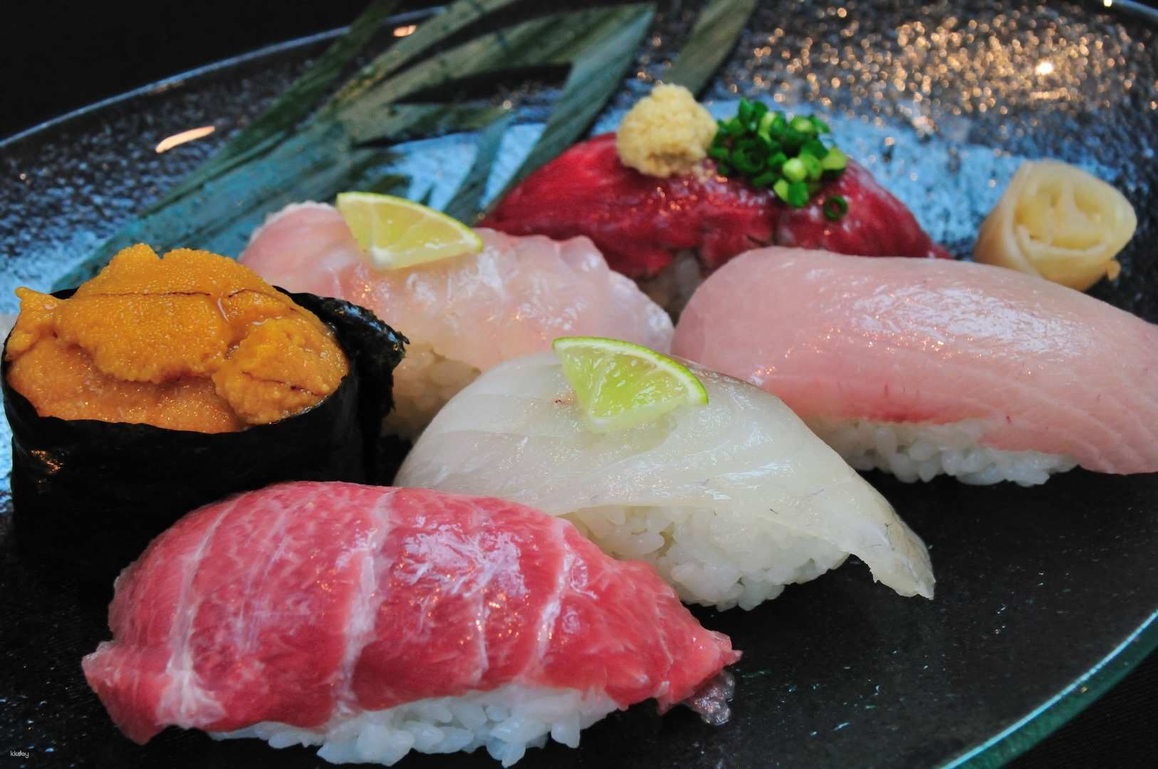 Savor exquisite sushi crafted with fresh ingredients at Itamae BAR LIVE FISH MARKET where unique flavors and inviting seating create a memorable dining experience in the heart of Shinjuku.