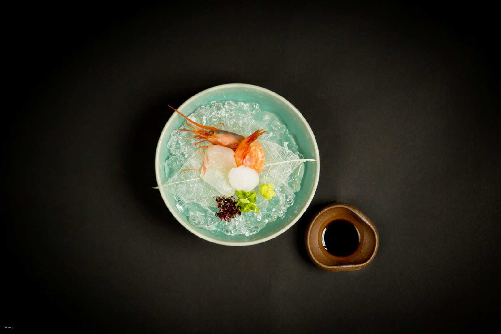 Experience a culinary journey at Ryotei Kawabun Nagoya where seasonal ingredients create exquisite kaiseki dishes complemented by elegant decor reflecting over 400 years of tradition.