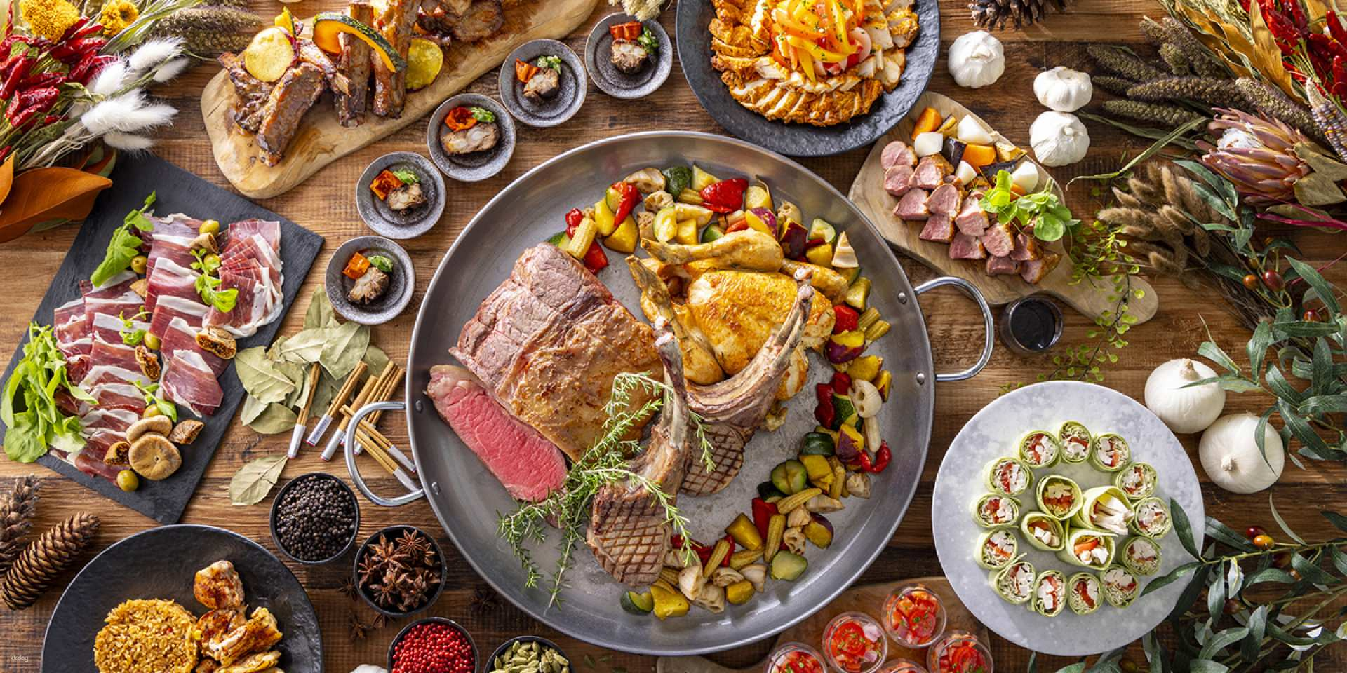 Indulge in a diverse buffet experience at Seascape where the beauty of Tokyo Bay complements a delicious array of dishes offering a feast for both the eyes and the palate.