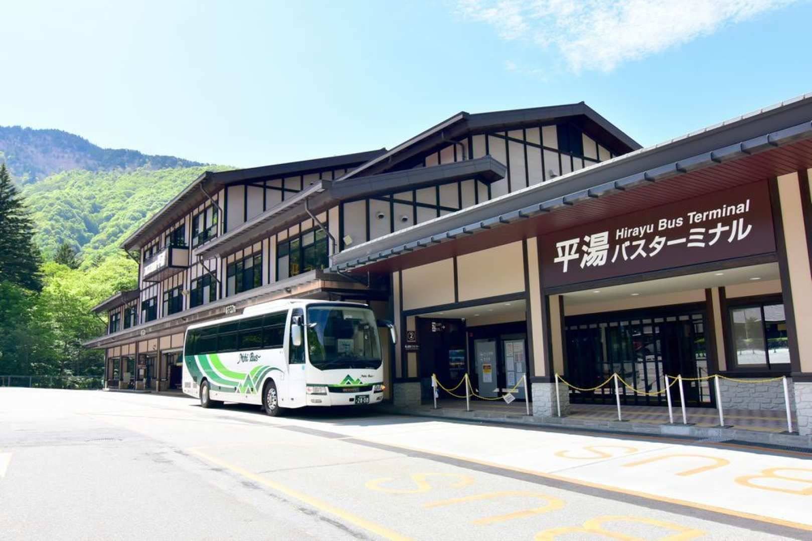 Japan｜Shirakawa-go Gassho Village Transportation Essentials｜Takayama Nohi Bus Ticket｜Round trip to Hirayu Onsen・Hokkidaira・Shinhotaka Ropeway - Photo 1 of 7