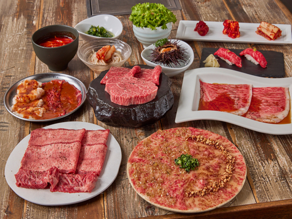 Savor the exquisite flavors of wagyu yukhoe and aged KINTA complemented by a selection of authentic Japanese sides all within the elegant setting of Fukuoka’s renowned dining scene.