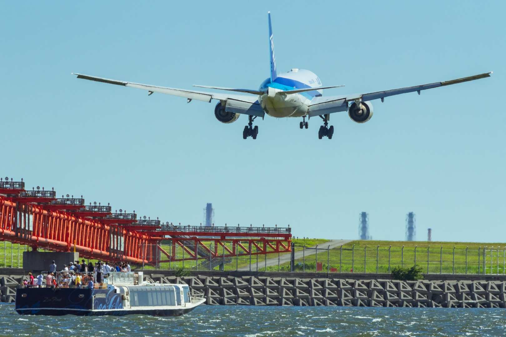 Zeal Cruising Haneda Jumbo Jet Viewing Cruise 90 Minute Trial Reservation (Tokyo Shared Cruise) - Photo 1 of 6