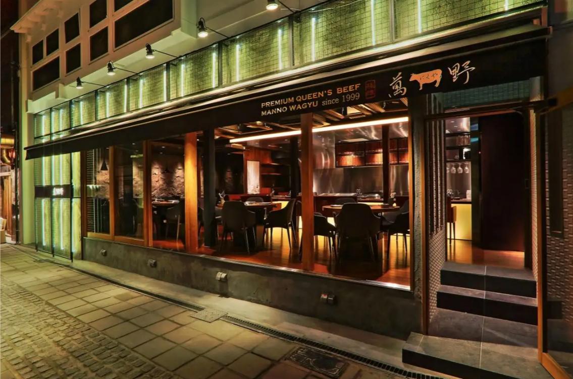 Savor the experience at Nikuya Manno where meticulously aged Kuroge Wagyu beef awaits. Each dish reflects a legacy of quality perfect for discerning meat aficionados in Osaka.