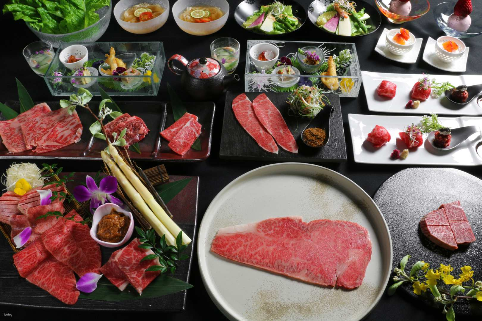 Kyoto, Japan｜Yakiniku no Meimon Tendan Sain Ten｜Omi beef yakiniku set - Photo 1 of 10