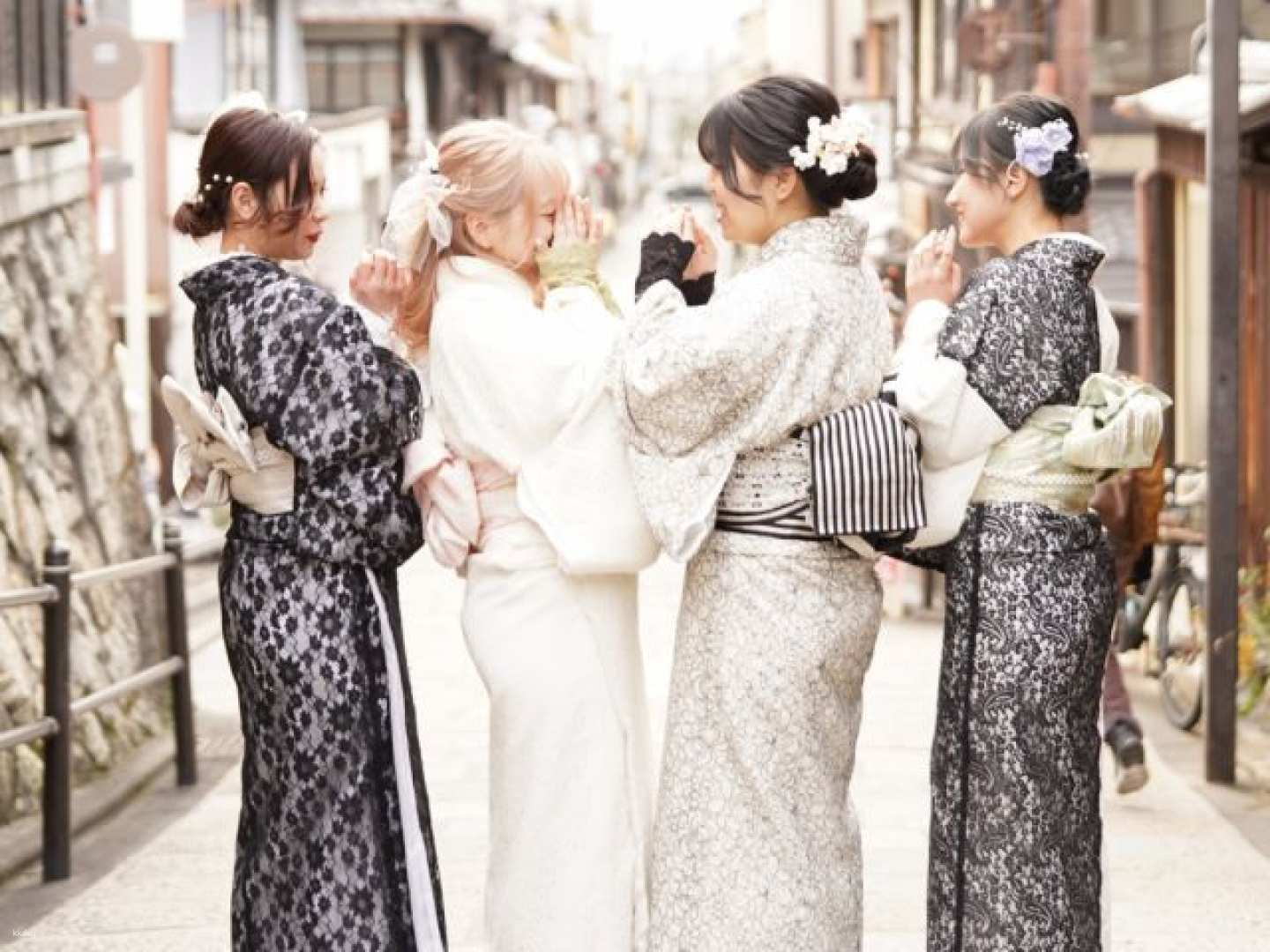 Kyoto Kimono Rental Kirari | Women's Kimono Rental Plan | Right next to Fushimi Inari Taisha Shrine! (All-inclusive, even hair styling, a great deal!) - Photo 1 of 10