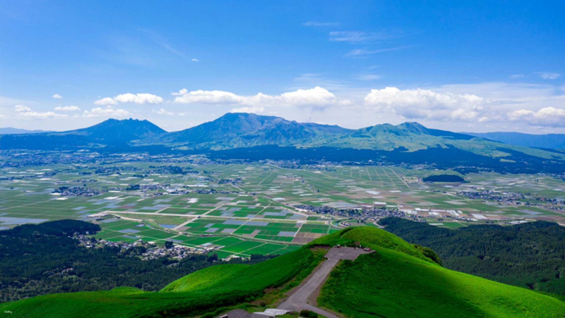 Kyushu Private charter car Tour: Kumamoto Day Trip from Fukuoka | Kumamoto Castle, Mt. Aso, Kusasenri, Kamishiro-Ma-no-Kumaza Shrine, Kurokawa Onsen, Yabakei, Yufuin | Chinese and Japanese Speaking - Photo 1 of 10