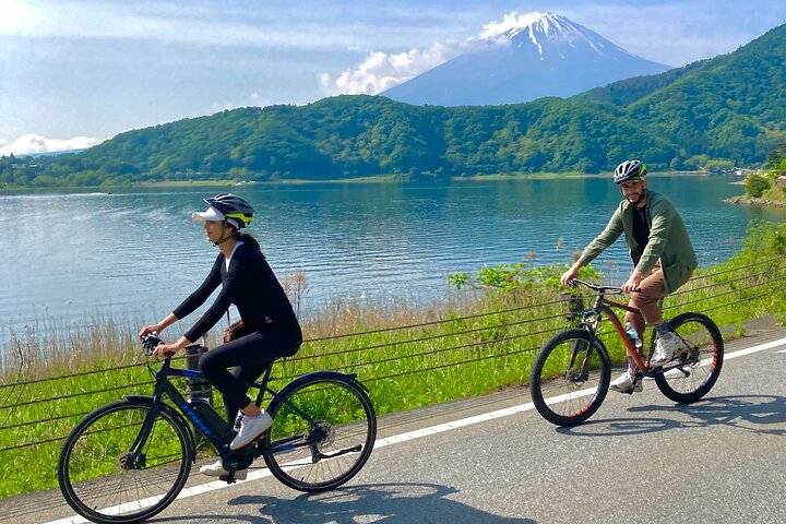Lake Kawaguchi Explorer: E-Bike Guided Tour  - Photo 1 of 10
