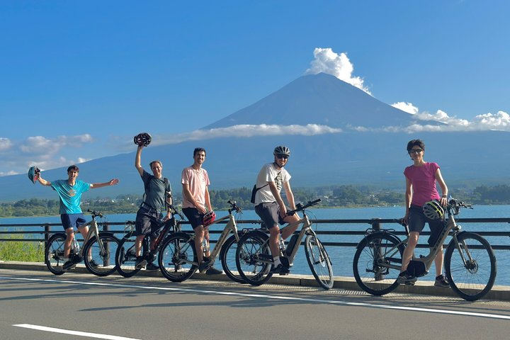 Lake Kawaguchi Explorer: E-Bike Guided Tour - Photo 1 of 13