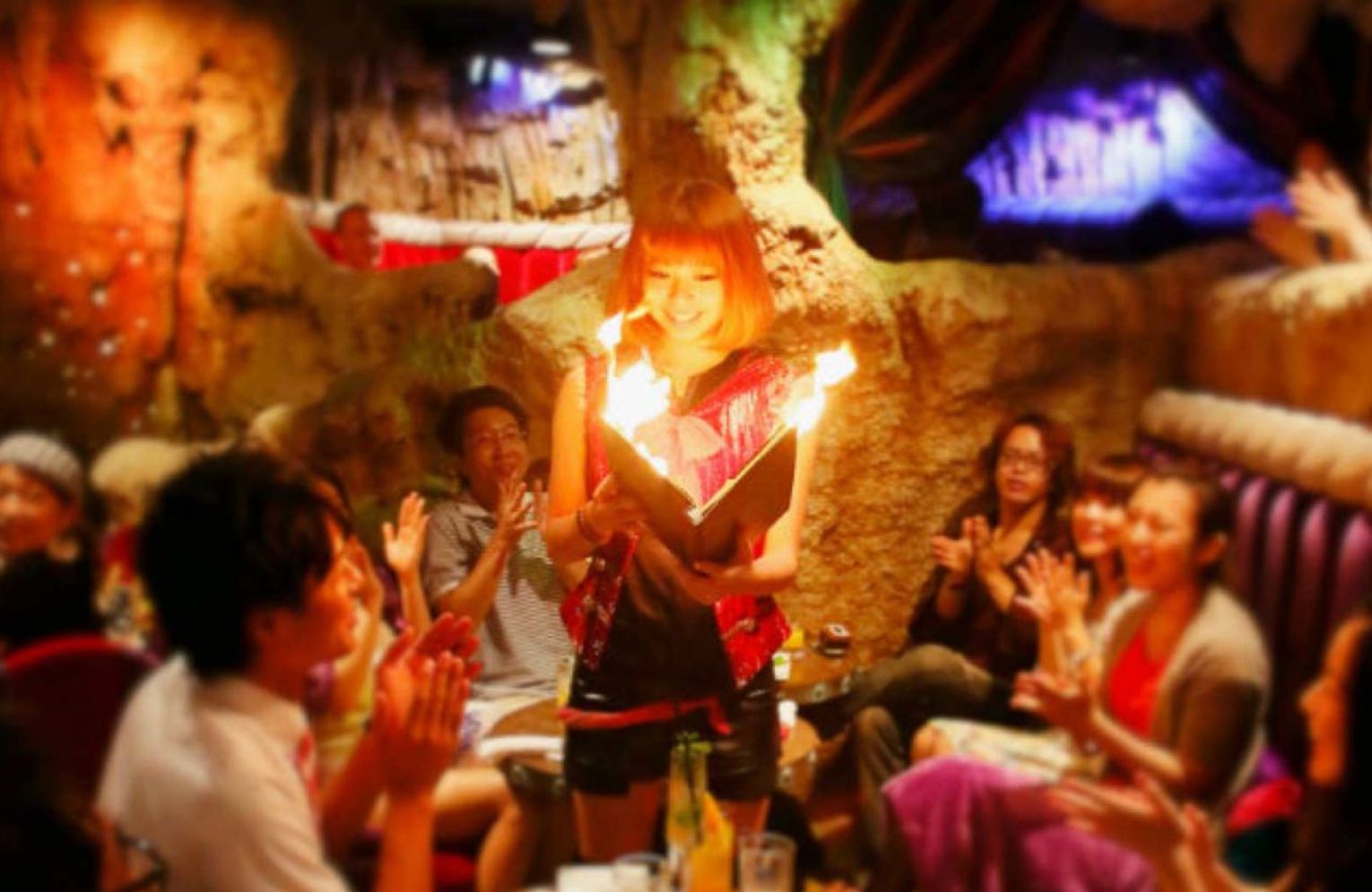 Experience a night of culinary delights paired with astonishing magic performances in the heart of Roppongi where each moment is filled with wonder and laughter.