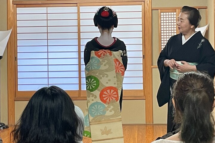 Immerse yourself in Gion's rich culture as you witness a Maiko's graceful performance gaining insights into the traditions and history that define Kyoto's esteemed geisha district.