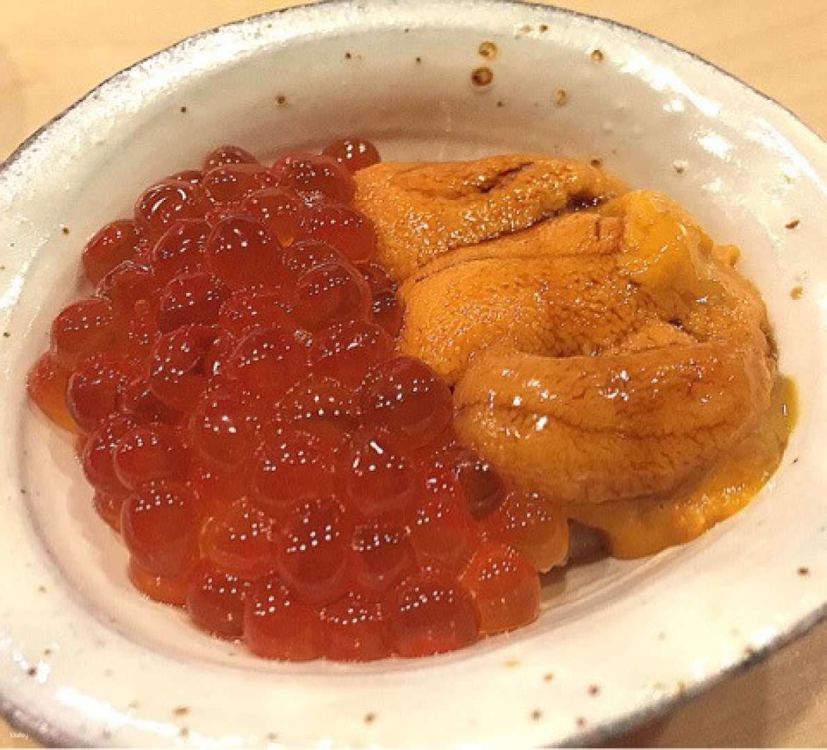 Indulge in seasonal Edomae sushi expertly crafted at Sushi Hoshiyama. Enjoy a unique culinary experience in Osaka where tradition meets artistry on exquisite Japan-sourced tableware.