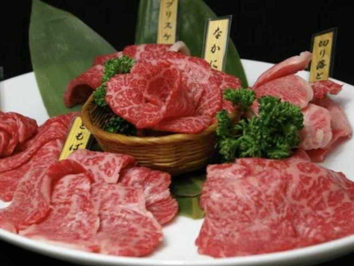 Indulge in a variety of A5 Wagyu beef cuts expertly prepared and served alongside refreshing cold noodles. A culinary delight awaits at Bouya nestled within Tokyo Station's lively setting.