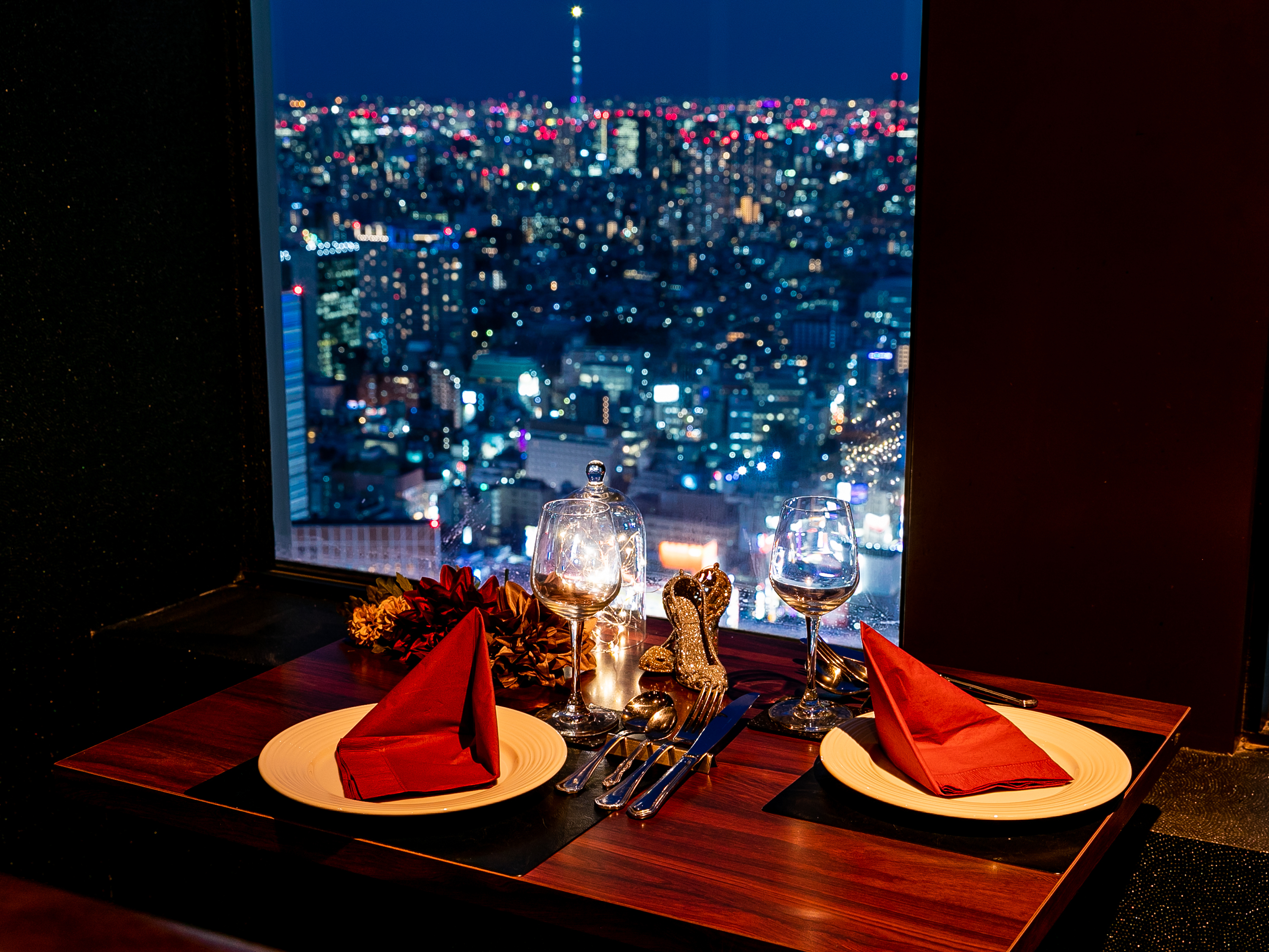 Dine in style while savoring exquisite Sendai beef and seafood all under a stunning night sky view of Tokyo perfect for memorable occasions. Unforgettable experiences await!