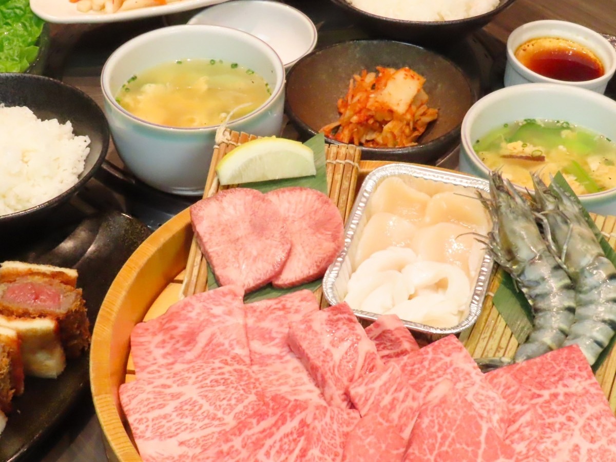 Indulge in a unique dining experience at Yakiniku Ueno Taishoen Annex where exquisite Wagyu beef courses meet a cozy elegant setting perfect for gatherings and family meals.