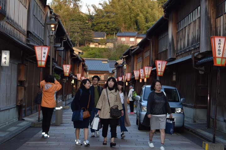 Kanazawa Private Family Tour with a Local – Flexible Meet-Up - Photo 1 of 10