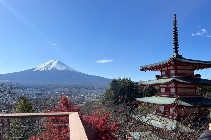 Chureito pagoda and five lakes of Mt. Fuji - Photo 1 of 9