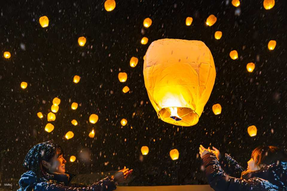 (Limited) Niigata Snow Story: Romantic Journey of  Lantern Release , Kiyotsu Gorges, and Hot Spring - Photo 1 of 17