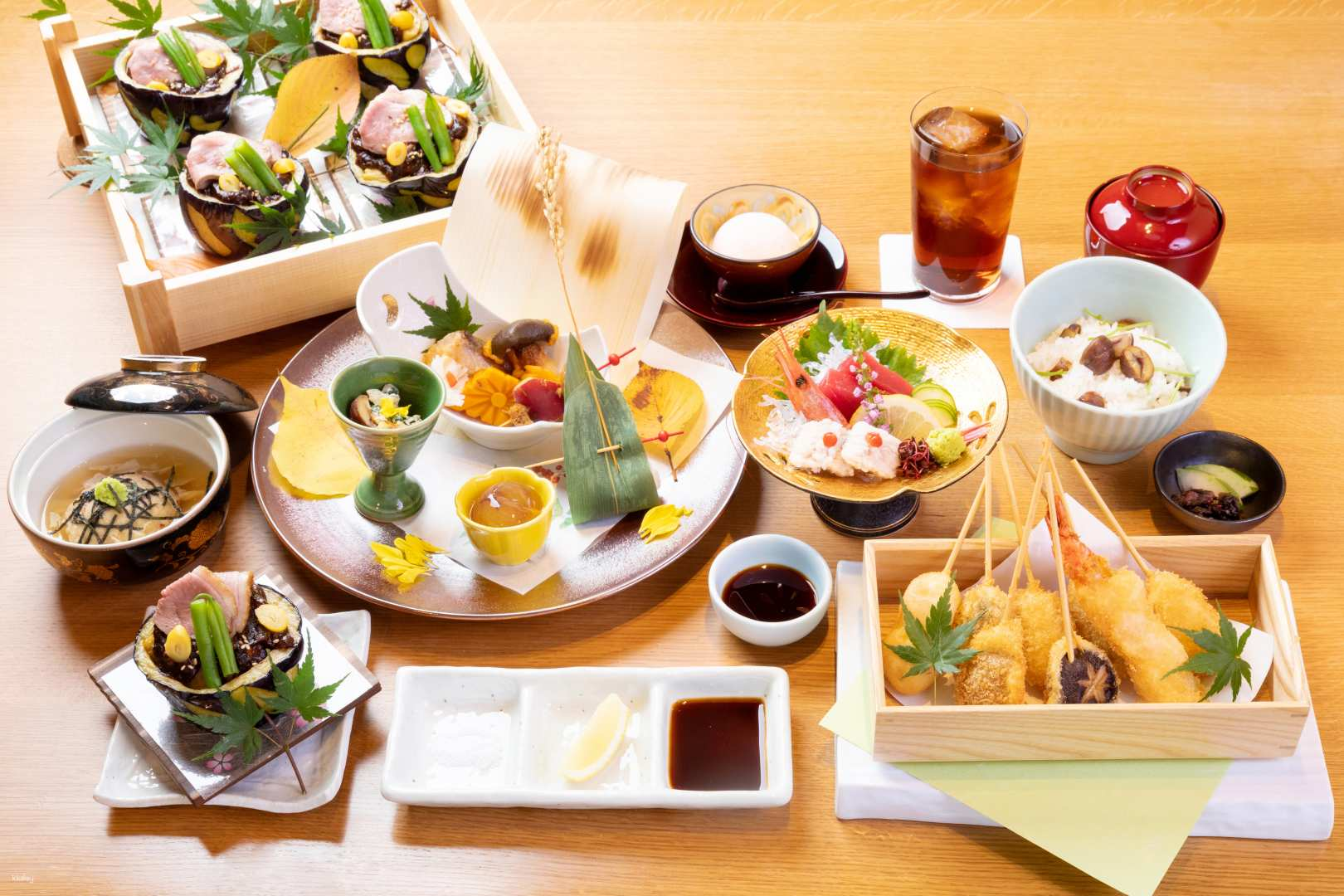 Experience the elegance of seasonal fried skewers paired with expertly selected wines in a stylish Japanese setting perfect for savoring Osaka's culinary delights throughout the year.