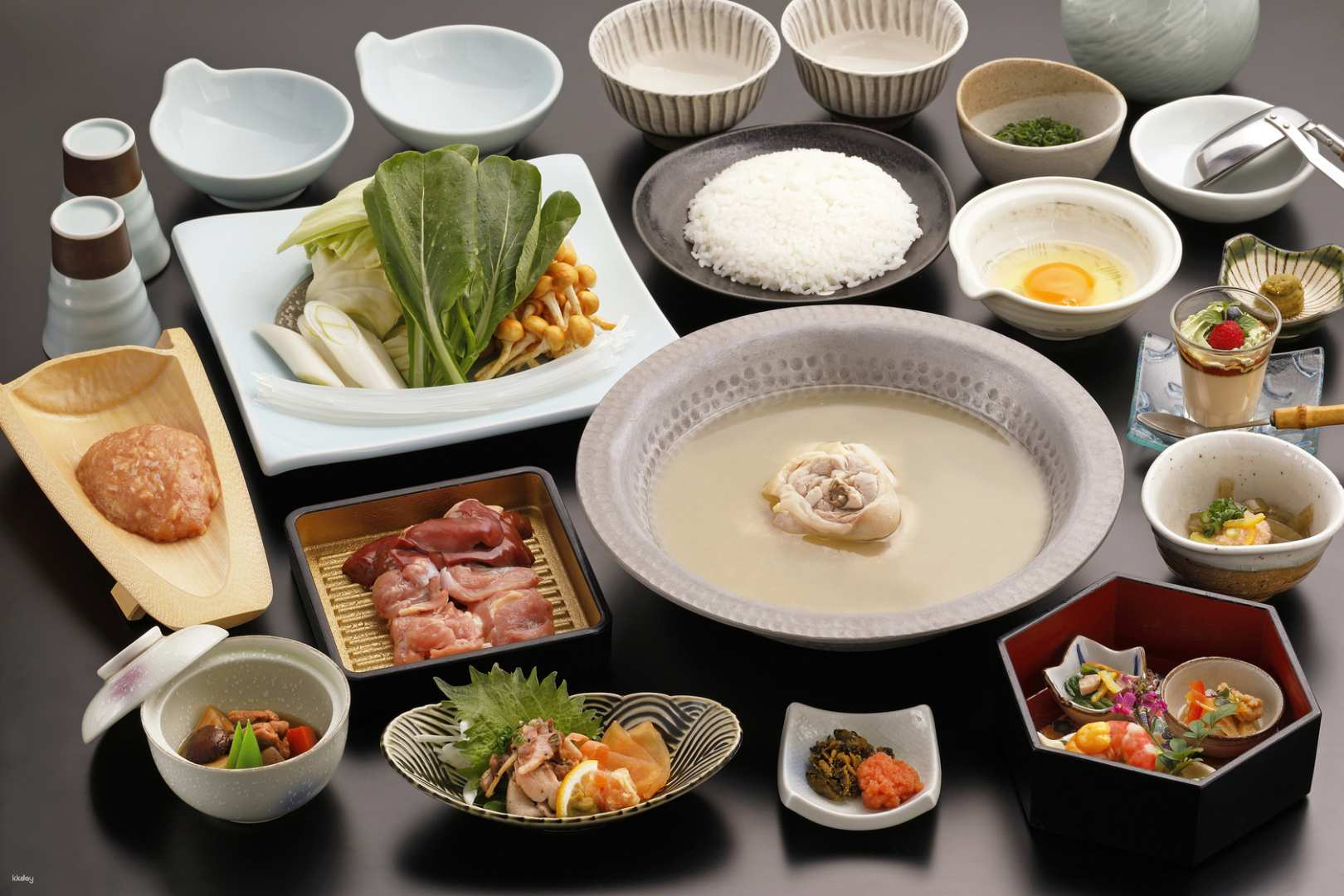 Savor the exquisite flavors of authentic Hakata chicken mizutaki served alongside fresh ingredients and a diverse menu just steps away from Shinsaibashi Station. A delightful dining experience awaits!