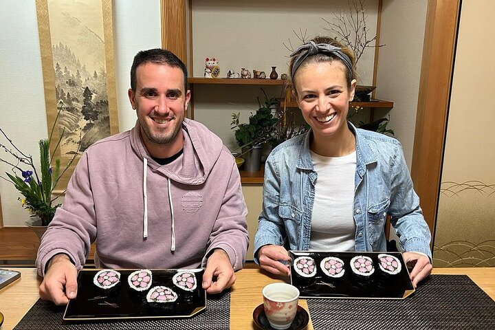 Today’s Private Art Sushi Roll class for the lunch time 
They made it very beautiful 
Why don’t you join my class for sushi?
I am professional teacher from Japan Sushi Instructor Association and 