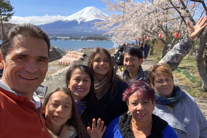 We will take you to seasonal best spots! (^^)b
