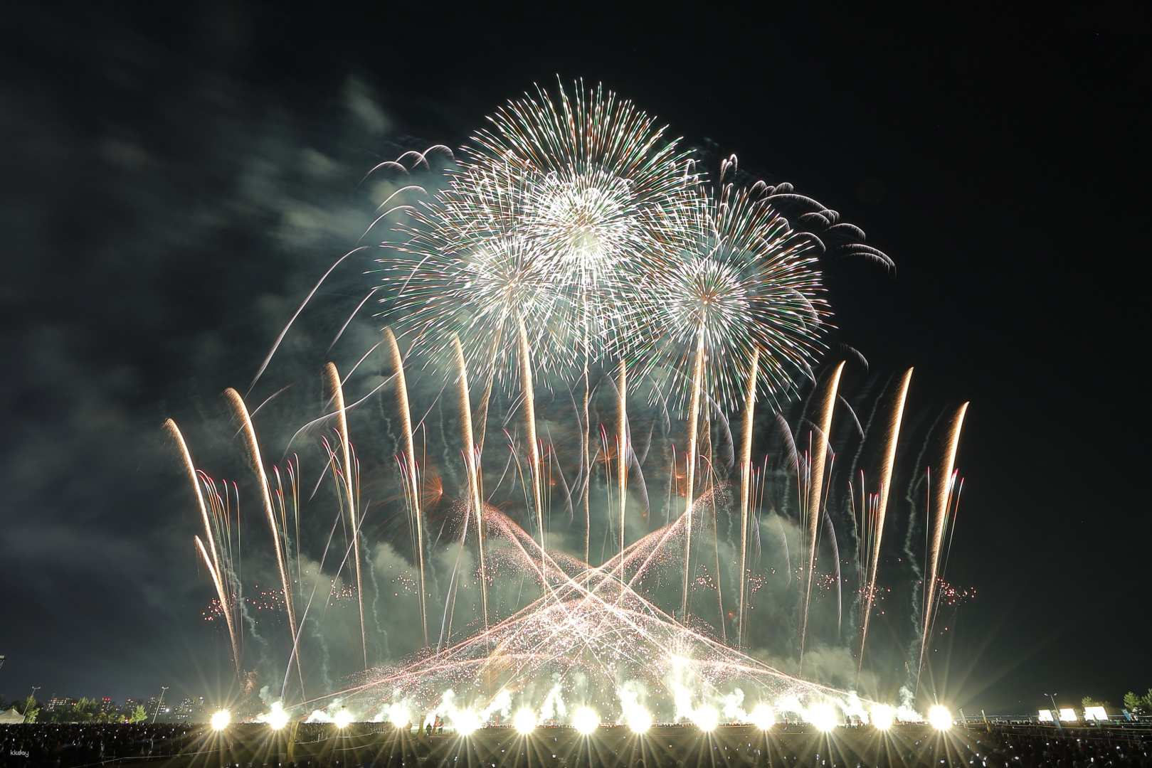Sakurajima Artistic Fireworks Viewing Ticket (Kagoshima Prefecture Fireworks Festival) - Photo 1 of 4