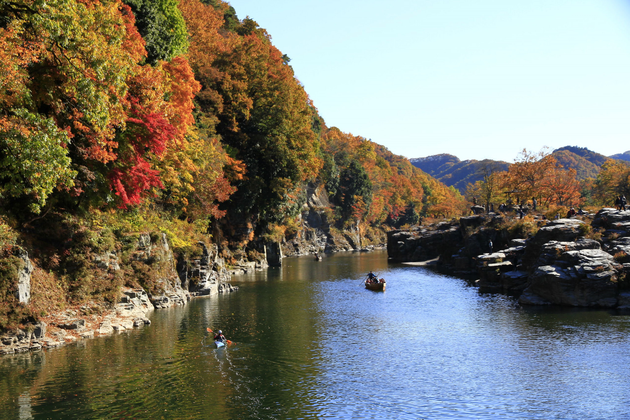 Discover the stunning fall foliage along the tranquil river perfect for kayaking. It's an ideal spot for enjoying nature while exploring Japan’s picturesque landscapes with the Seibu 1-Day Pass.