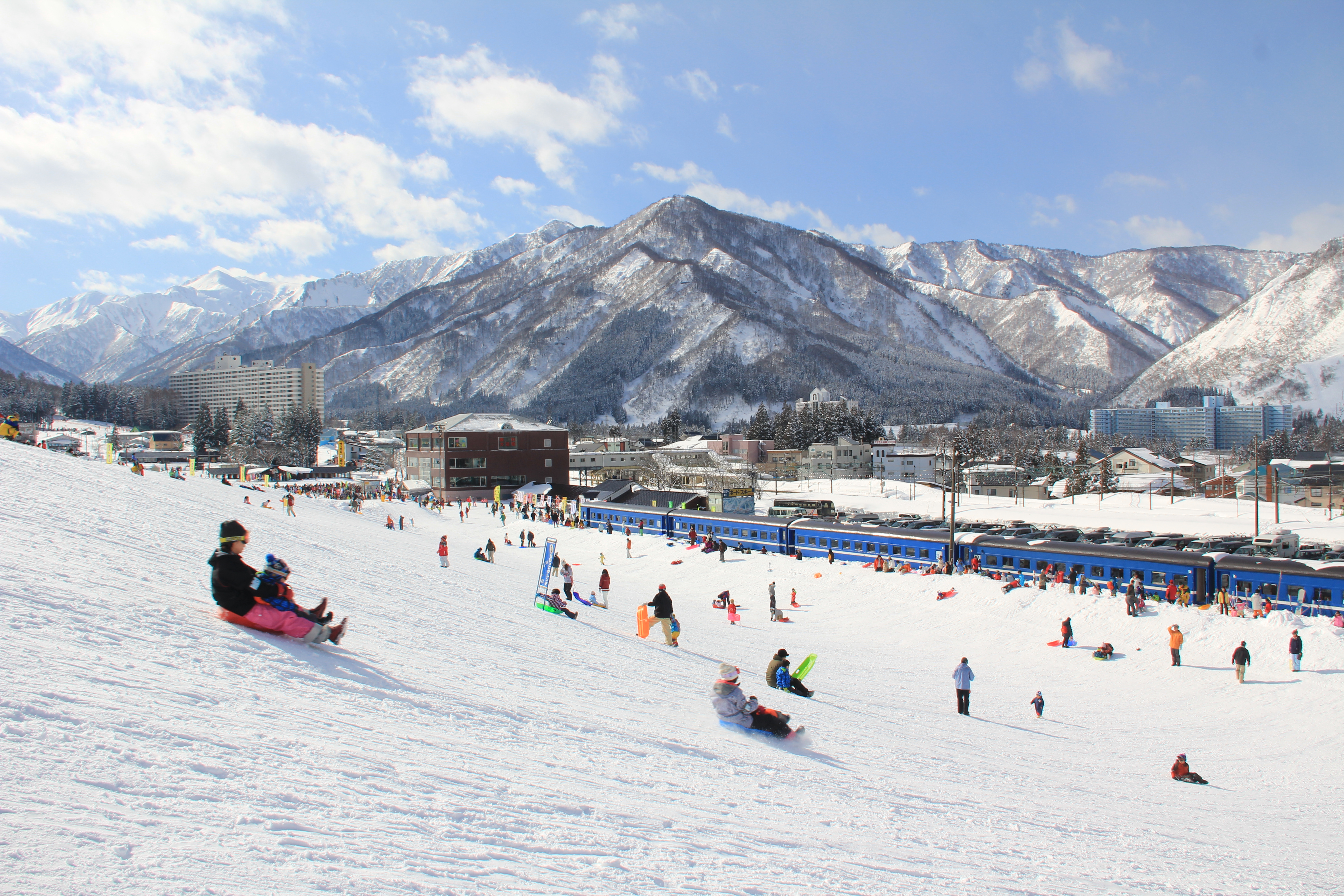 [Set Discount] Yuzawa Nakazato Snow Resort 1-Day Lift Ticket + Rental - Photo 1 of 6