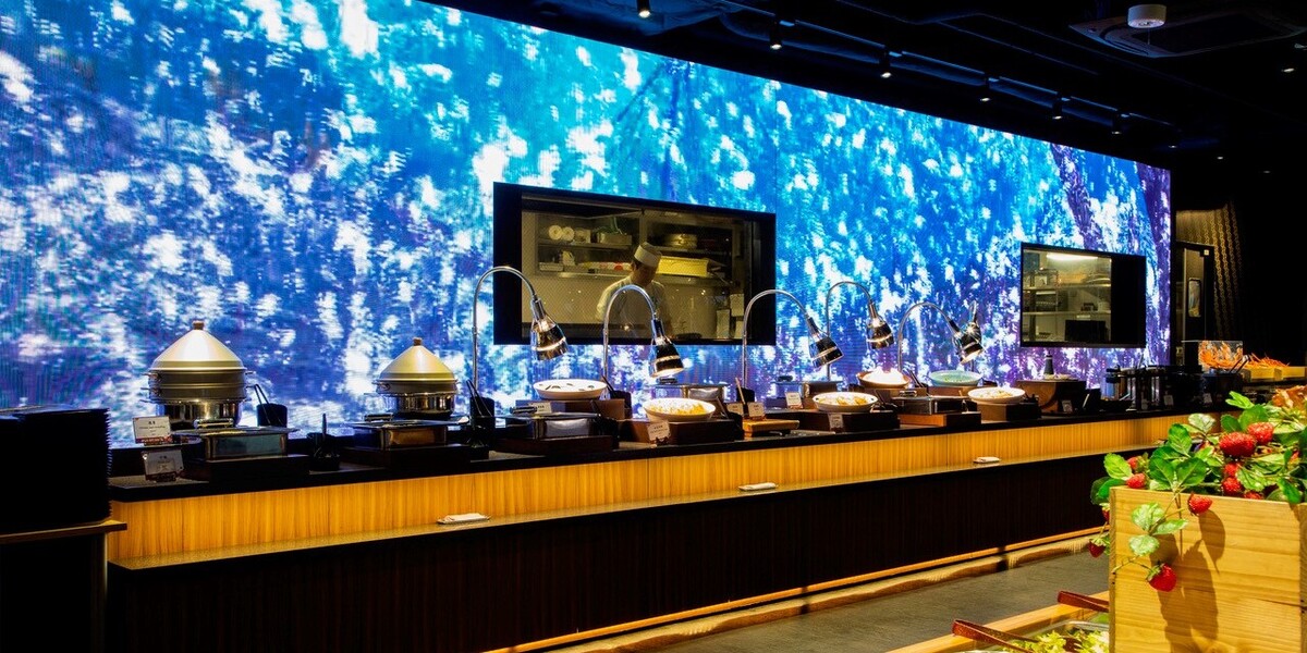Experience the fusion of traditional Japanese design and modern elegance at DEN where you can savor exquisite yakiniku and shabu-shabu surrounded by a stunning visual backdrop.