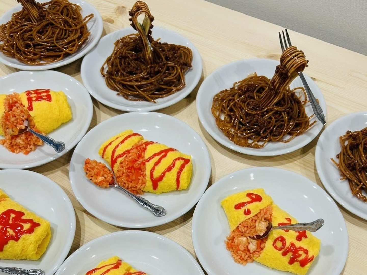Experience hands-on creation of realistic food replicas while enjoying delicious dishes. Craft unique designs for memorable keepsakes in a cozy café setting perfect for food enthusiasts.