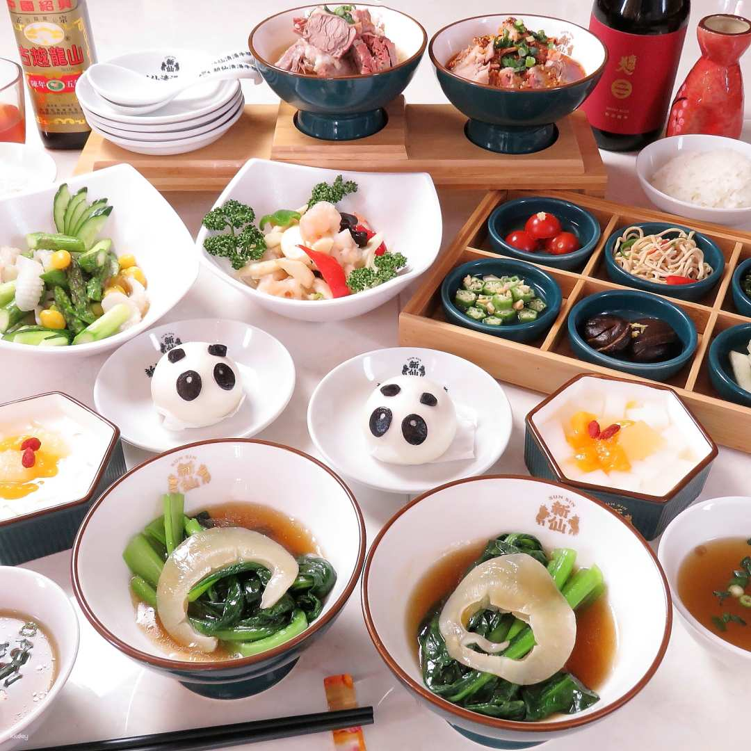 Savor a delightful array of authentic Hong Kong dishes featuring the signature beef brisket crafted to perfection at Shinsen in Tokyo’s vibrant Shinjuku District. A culinary journey awaits!