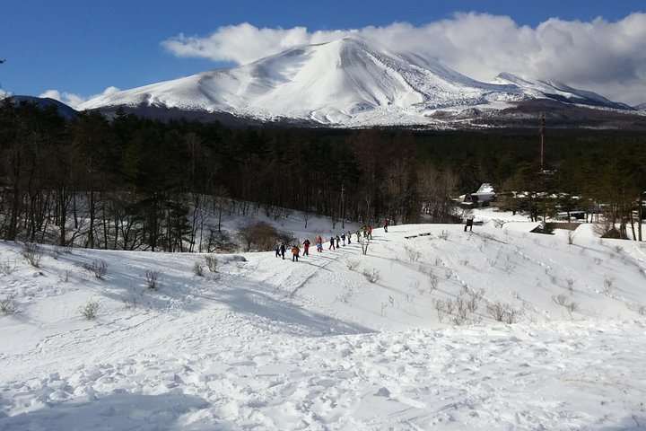 Snow mountain hike while looking at the magnificent Mount Asama!